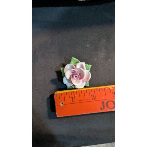 Hand-Painted Porcelain Rose Pin Brooch Pink Green Floral Design Made in England - Picture 6 of 6